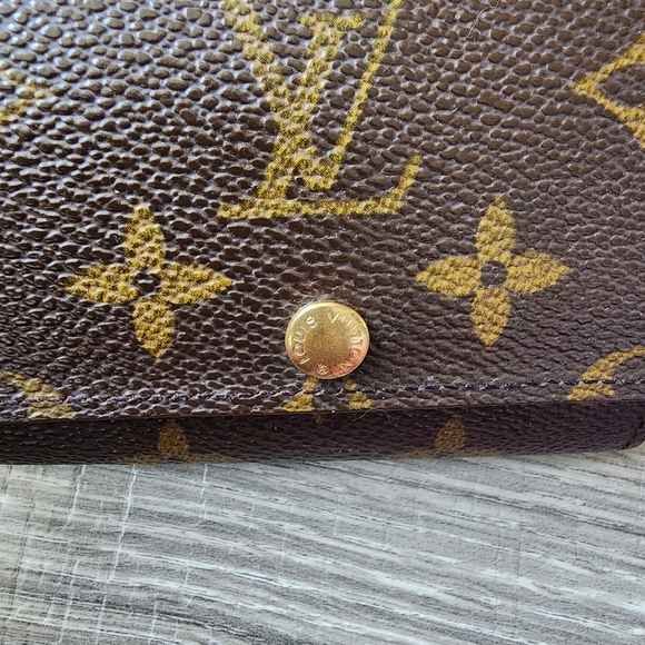 SALE Louis Vuitton Monogram 6 Ring Key Case - Picture 6 of 16